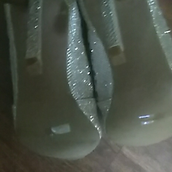 Heels - Picture 2 of 3